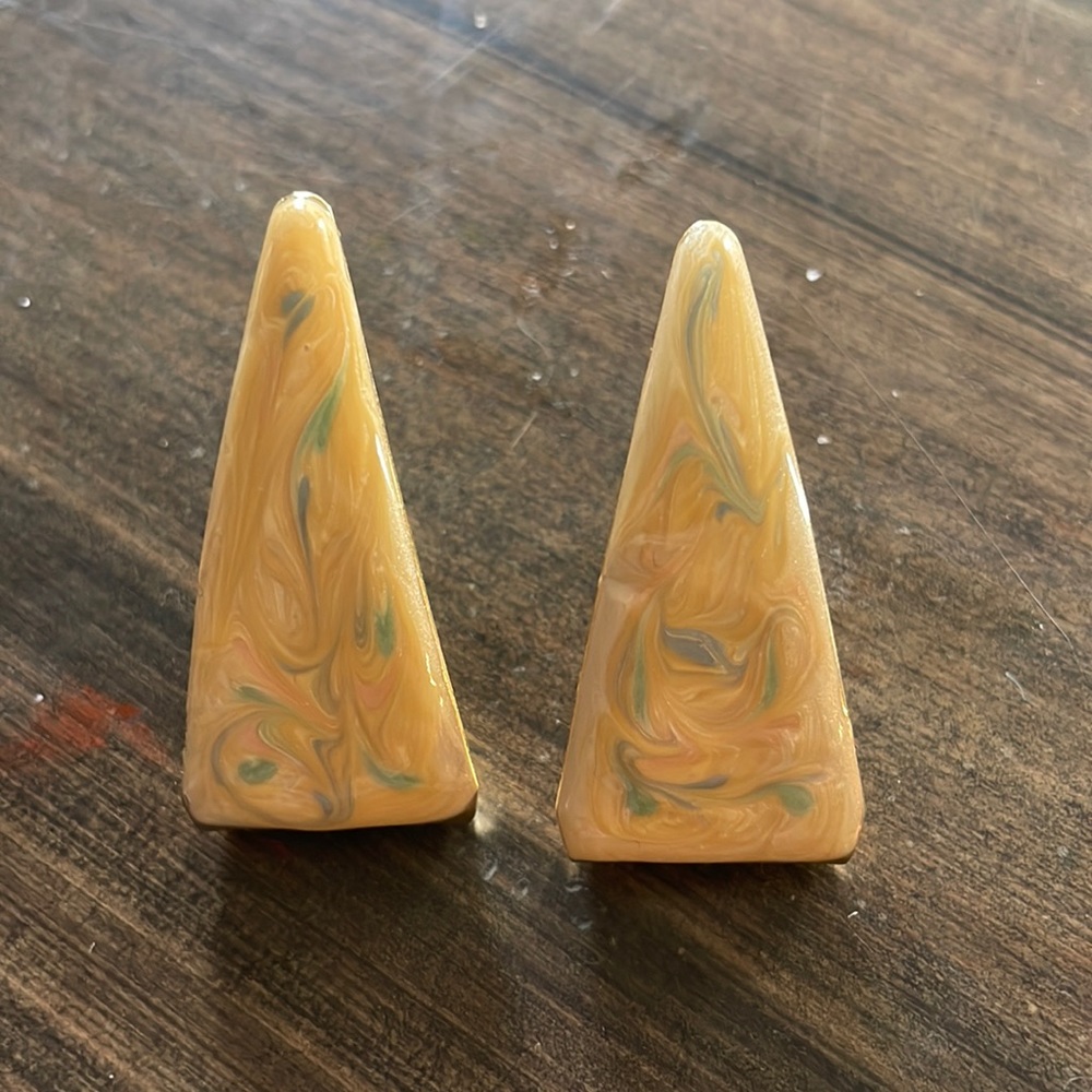 Fun vintage swirl earrings!